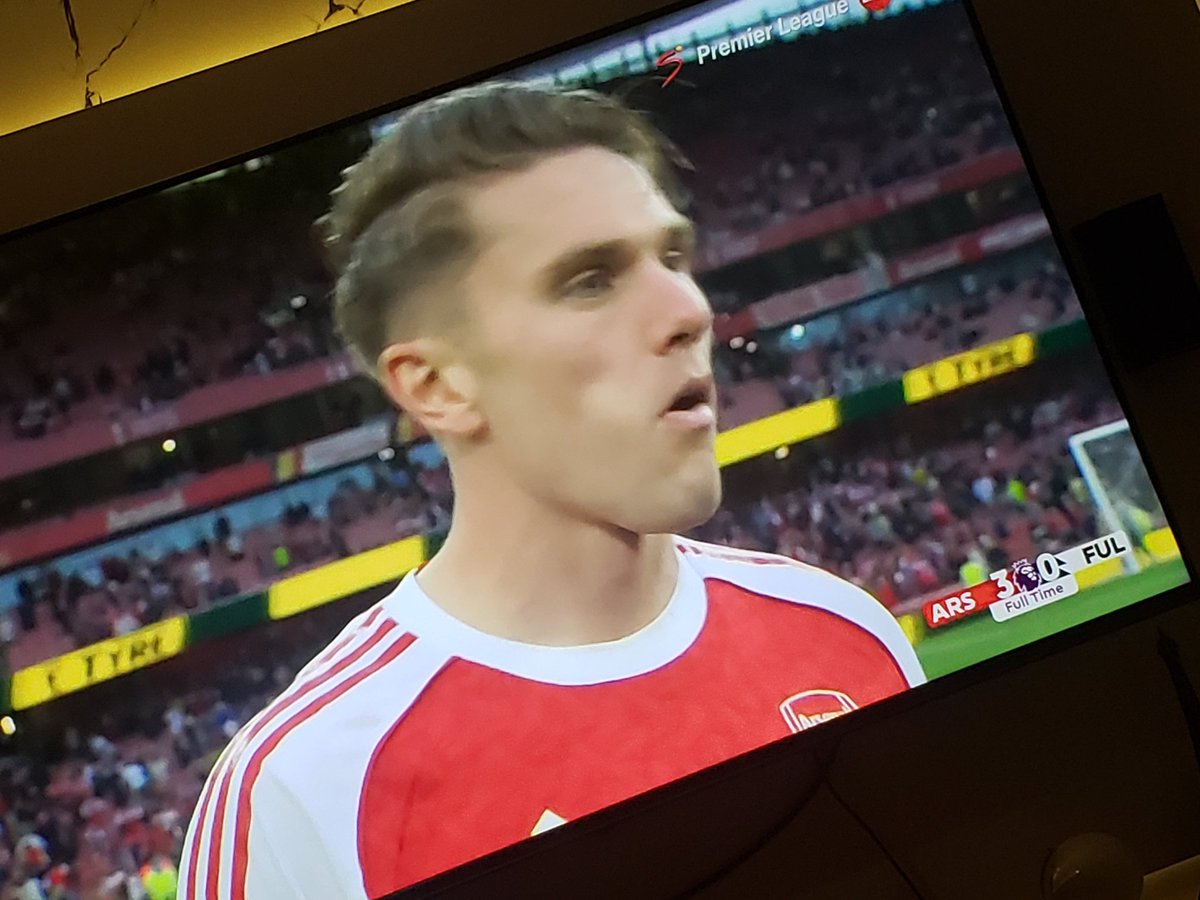 LPaul13426's tweet photo. Up #Arsenal 💖🥳
Man of the match #Gyokeres
#premierleague #Emirates https://t.co/pXTKTYHGX8
