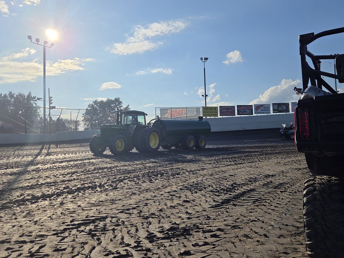 DrakeYork25's tweet photo. Time to get classy! The @AMSOILINC @USACNation Sprint Car National Championship hits the Class Track, better known as the @TSS_Haubstadt for first time in 2026 in the Spring Showdown. Live on @FloRacing https://t.co/jQeLabU5G0