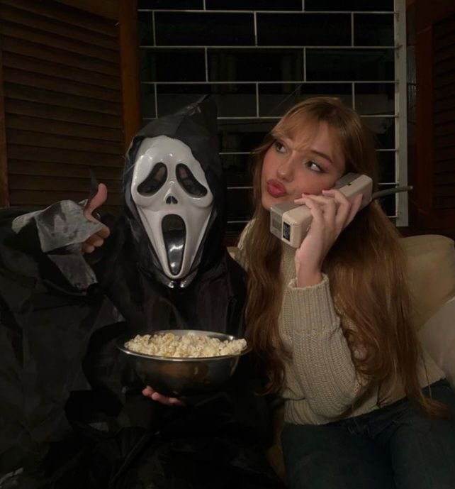 ferrantedemi's tweet photo. [ @𝗱𝗲𝗺𝗶𝗳𝗲𝗿𝗿𝗮𝗻𝘁𝗲 | 📲 winstagram story ]

please don’t kill me, mr. ghostface 😭🙏🏻 https://t.co/9ZRq55OFAh