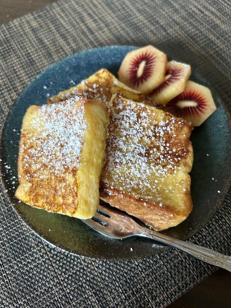 yokochin153604's tweet image. Good morning friends.

Finally, my Golden Week has started.

I’m off for 4 days from today.

Woohoo!!

But I have no plans 😅

Today’s breakfast
“French toast &amp;amp; kiwi”

Have a wonderful Sunday everyone🍀

#japanese
#Homecooking