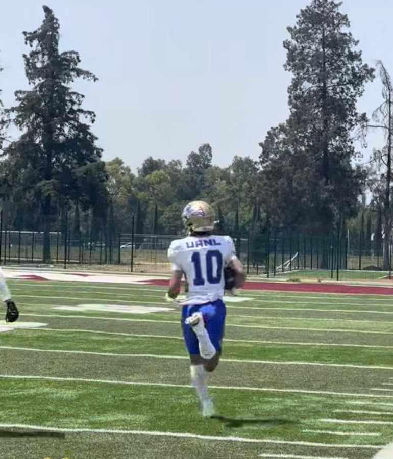 outsideishell's tweet photo. Running Backs #GroundAttack 🏈💥
#10 (4 acarreos, 95 yds, 1 TD, 0 FUM)
#1 (4 acarreos, 58 yds, 0 TD, 0 FUM)
#21 (5 acarreos, 10 yds, 0 TD, 0 FUM)
#25 (3 acarreos, 55 yds, 1 TD, 0 FUM)
#33 (1 acarreo, 8 yds, 0 TD, 0 FUM)
Producción sólida por tierra, sin pérdidas 🔒
🧵3/5 https://t.co/fdB1GxzDIz