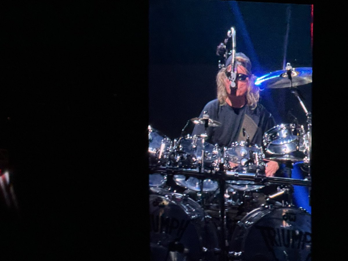 marian_kwok's tweet photo. The secret to eternal youth: touring across 🇨🇦 with band founded 50 years ago, Rick Emmitt &amp; his celebrated hard rock trio, #TRIUMPH keeps rocking and entertaining countless fans🎶🎶🎶🎸
#RocknRollMachine https://t.co/oRK1NtqaMv