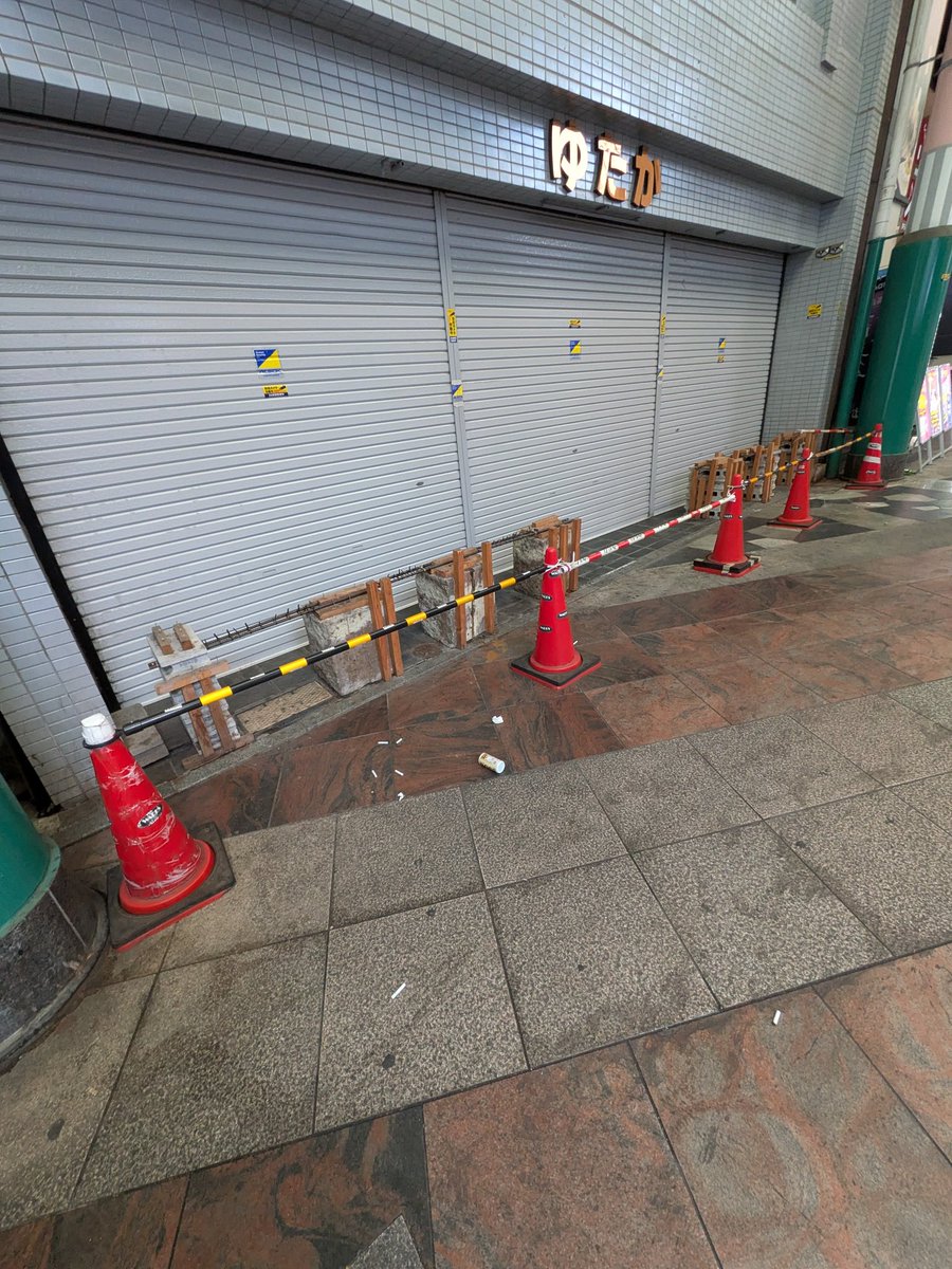 としぼー tweet media