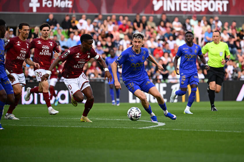 JuliGranatee's tweet image. La #Ligue1 conoce al primero que pierde la categoría: #FCMetz descendió a la #Ligue2, tras una temporada. Esta tarde cayó ante #ASMonaco por 2-1, en calidad de local. 

Una campaña muy floja, con solo tres victorias y 72 goles concebidos. Números que hablan por sí solos.
