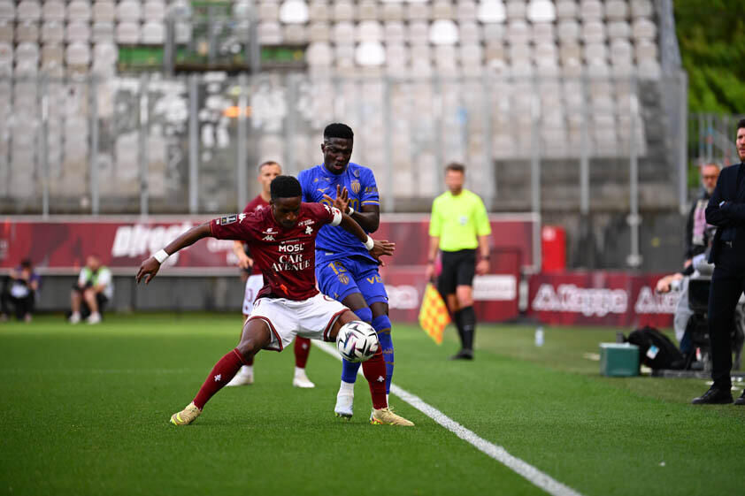 JuliGranatee's tweet image. La #Ligue1 conoce al primero que pierde la categoría: #FCMetz descendió a la #Ligue2, tras una temporada. Esta tarde cayó ante #ASMonaco por 2-1, en calidad de local. 

Una campaña muy floja, con solo tres victorias y 72 goles concebidos. Números que hablan por sí solos.
