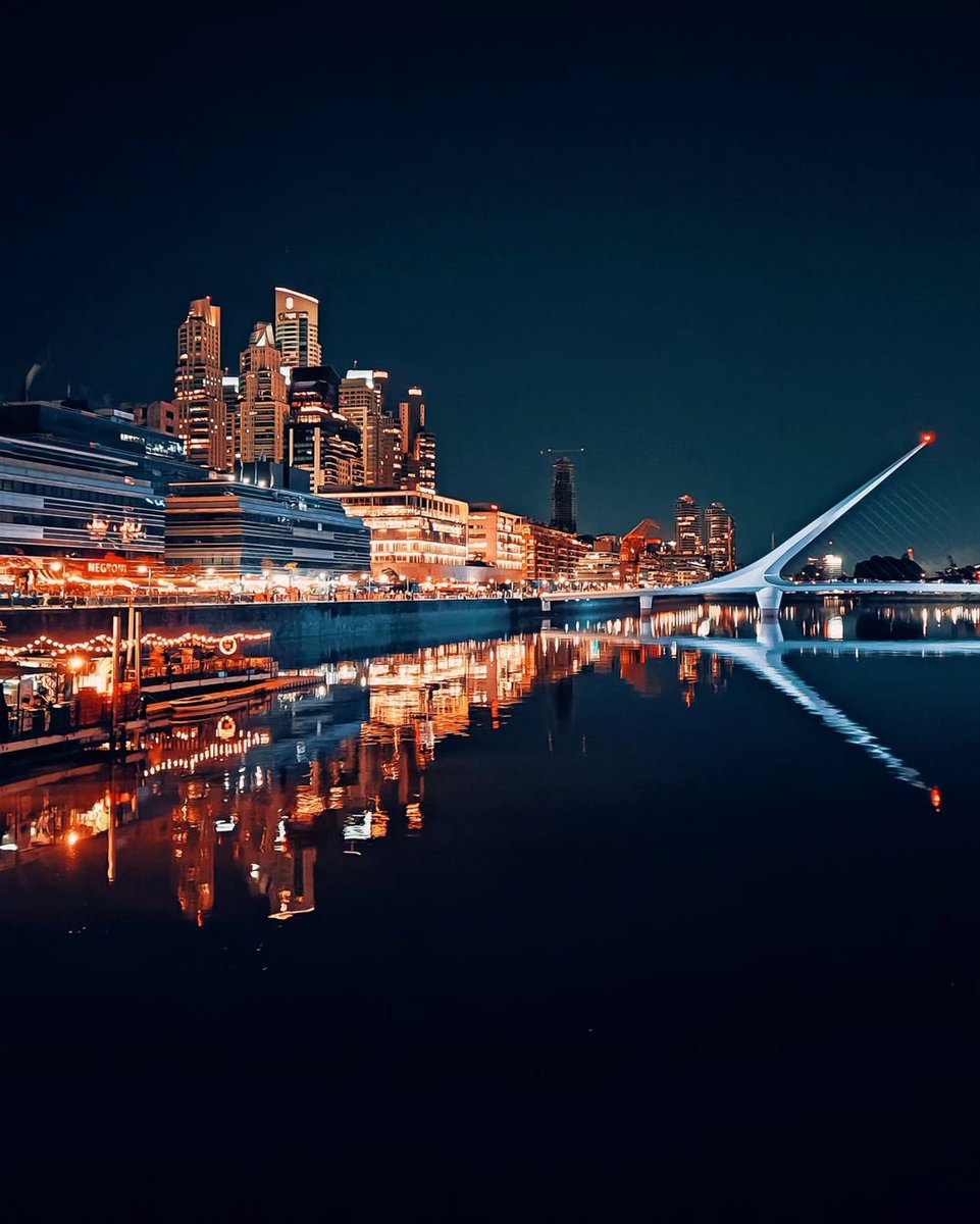 Toda la hermosura de Buenos Aires. 🙌💙🇦🇷

📍 Puerto Madero

Foto de <a href="/my_bsas_street/">My bsas street</a>