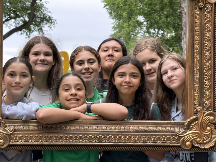 CMMSFoxes's tweet photo. Bringing a book to life for students to see how reading is cool...Mrs Bean and Coach Gents 7th RLA class took a field trip through the Dallas Arboretum....seeing students identify characters and scenes and enjoy nature. All had a good time, even in a spring shower. https://t.co/Rx6y2quP41