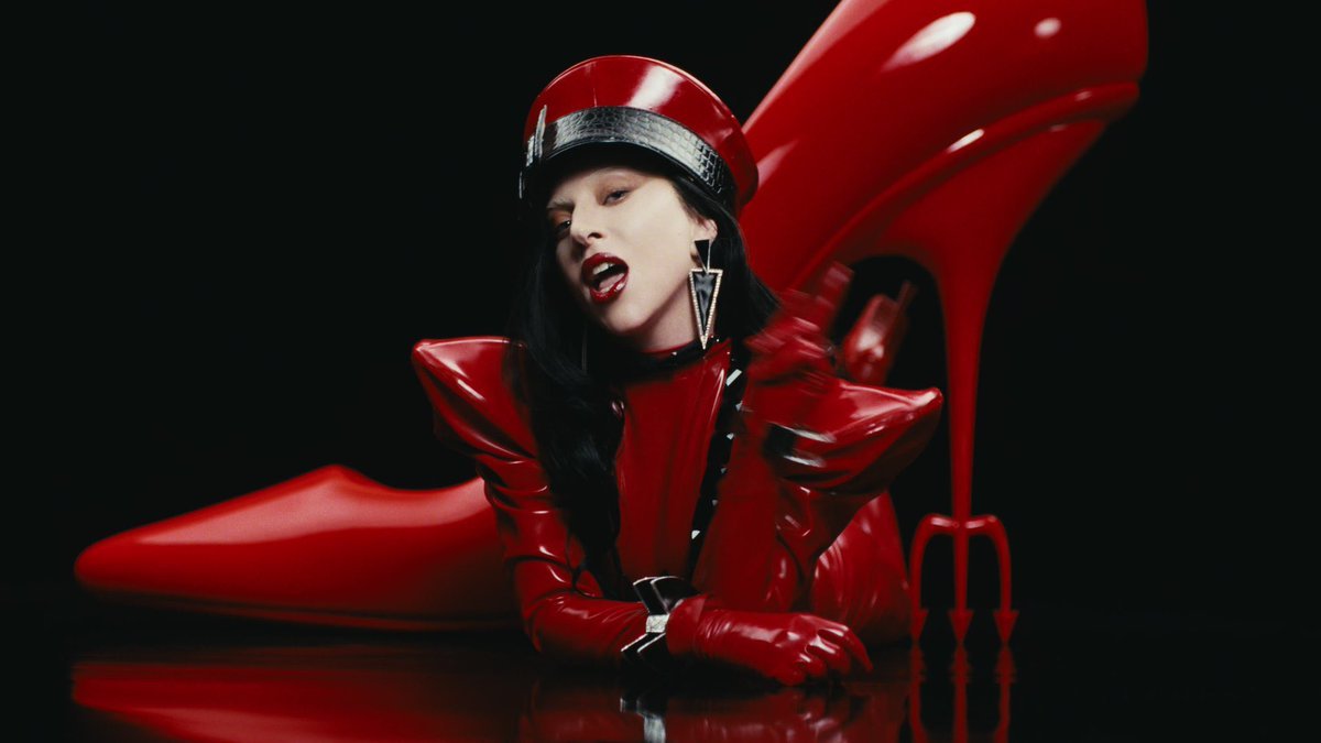 EmoJoshy1's tweet image. Can you guys play "RUNWAY" by Lady Gaga and Doechii from The Devil Wears Prada 2? Thank you ♥ #MostRequestedLive