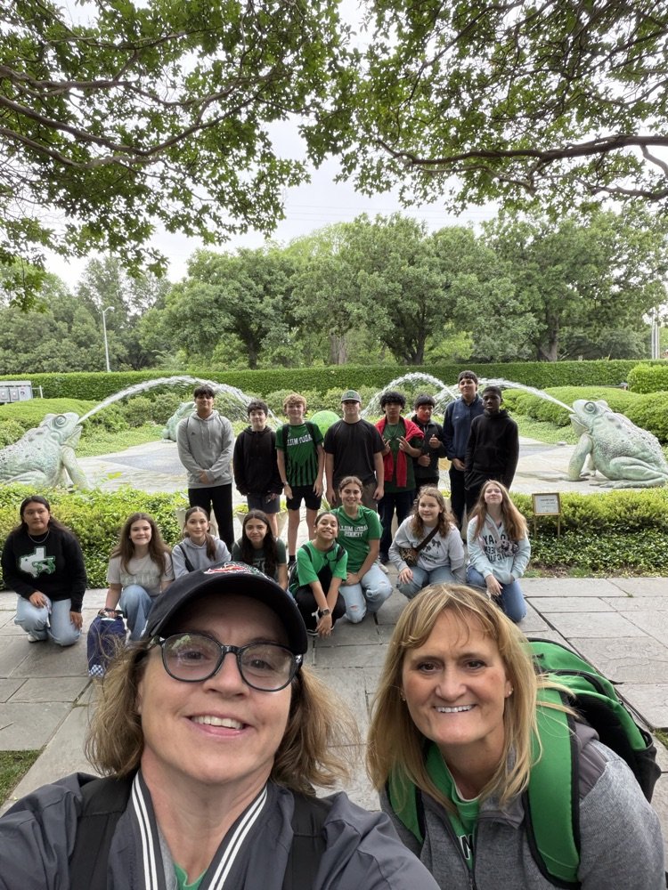 CMMSFoxes's tweet photo. Bringing a book to life for students to see how reading is cool...Mrs Bean and Coach Gents 7th RLA class took a field trip through the Dallas Arboretum....seeing students identify characters and scenes and enjoy nature. All had a good time, even in a spring shower. https://t.co/Rx6y2quP41