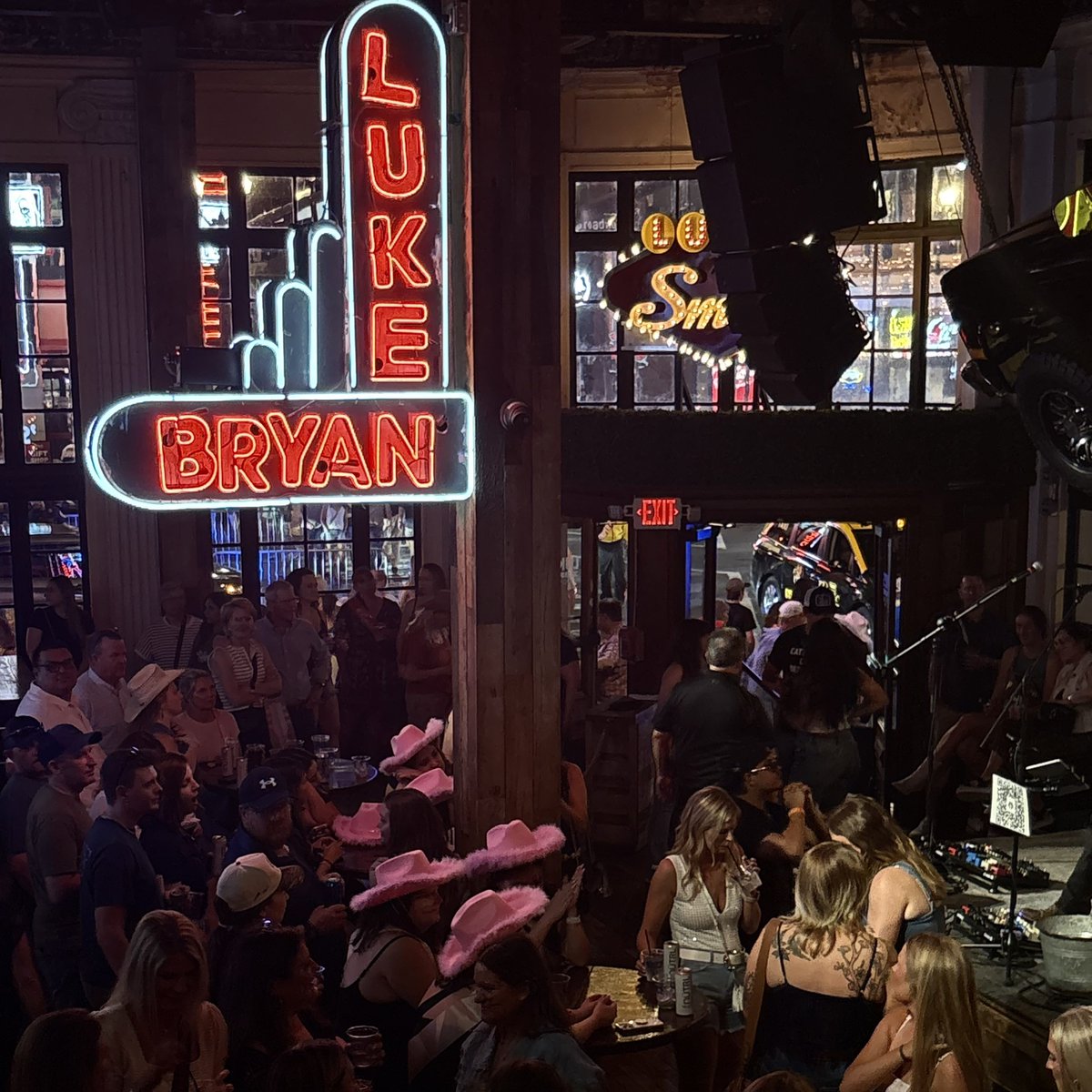 Lukes32Bridge's tweet photo. Weekends at Luke's are weekends to remember 🥂 your party this weekend runs through #lukes32bridge https://t.co/XPdJfqa8EW