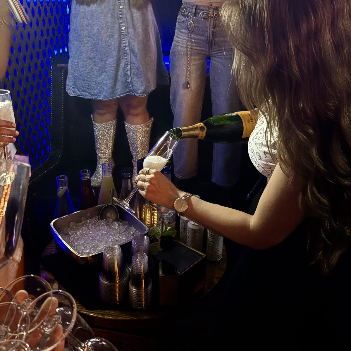 Lukes32Bridge's tweet photo. Weekends at Luke's are weekends to remember 🥂 your party this weekend runs through #lukes32bridge https://t.co/XPdJfqa8EW