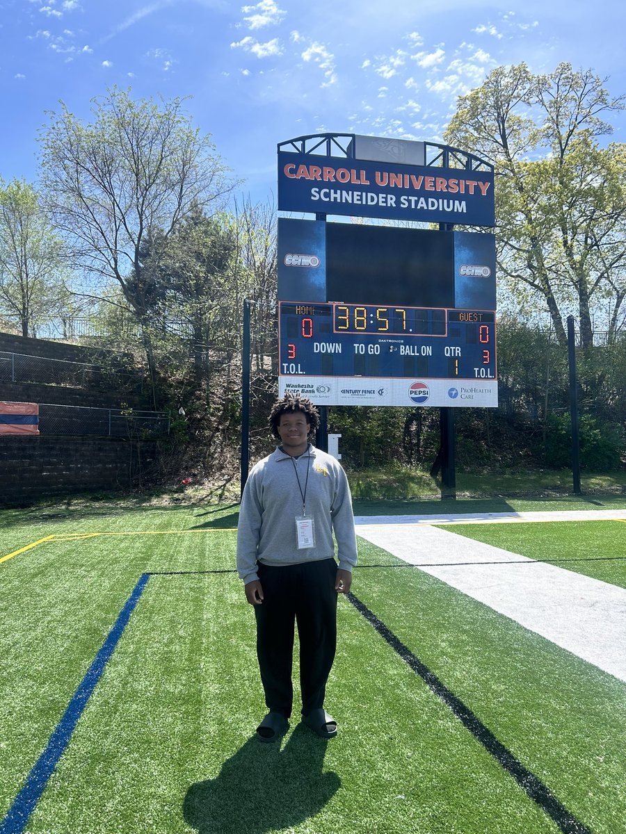 KanyeWilli2696's tweet photo. Appreciative of the opportunity to attend Carroll’s Junior Day. Got a great feel for the campus, culture,and direction of the program. Definitely a place I’m excited to get back to this fall.@LaneTechFB @_Conz__ @KeyAth1etics @OLCoach_Ack @CoachGeneral  @CoachMantas 
@CoachBuddah https://t.co/wJpxpEVkRZ