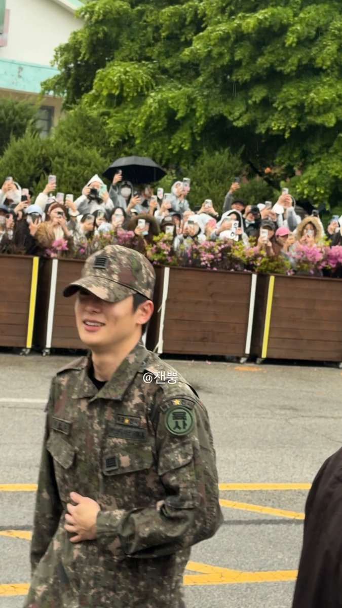 잰뿡#J tweet media