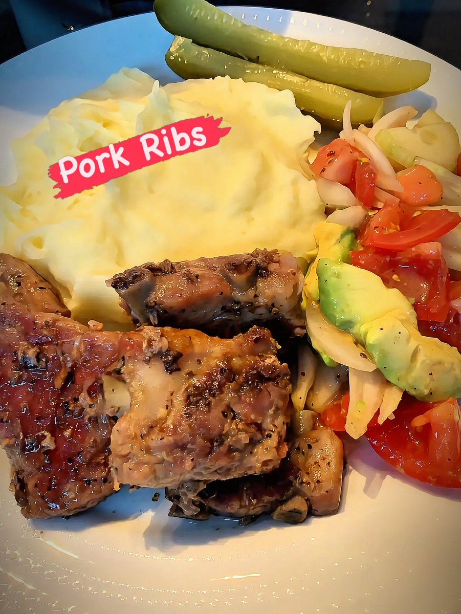 SaveMartInc's tweet image. Juicy grilled pork ribs with mashed potatoes, pickles &amp;amp; fresh salad – hearty and tasty!
What’s your favorite pork dish?
#Foodie #PorkRibs #GrilledPork #ComfortFood #Yummy