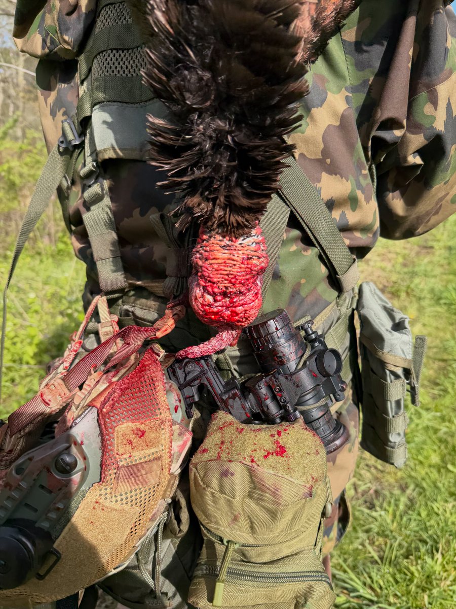 StrolloSweets's tweet photo. Glorious morning in the woods. My buddy’s gear got a little messy. https://t.co/nZPjTJ1lu2