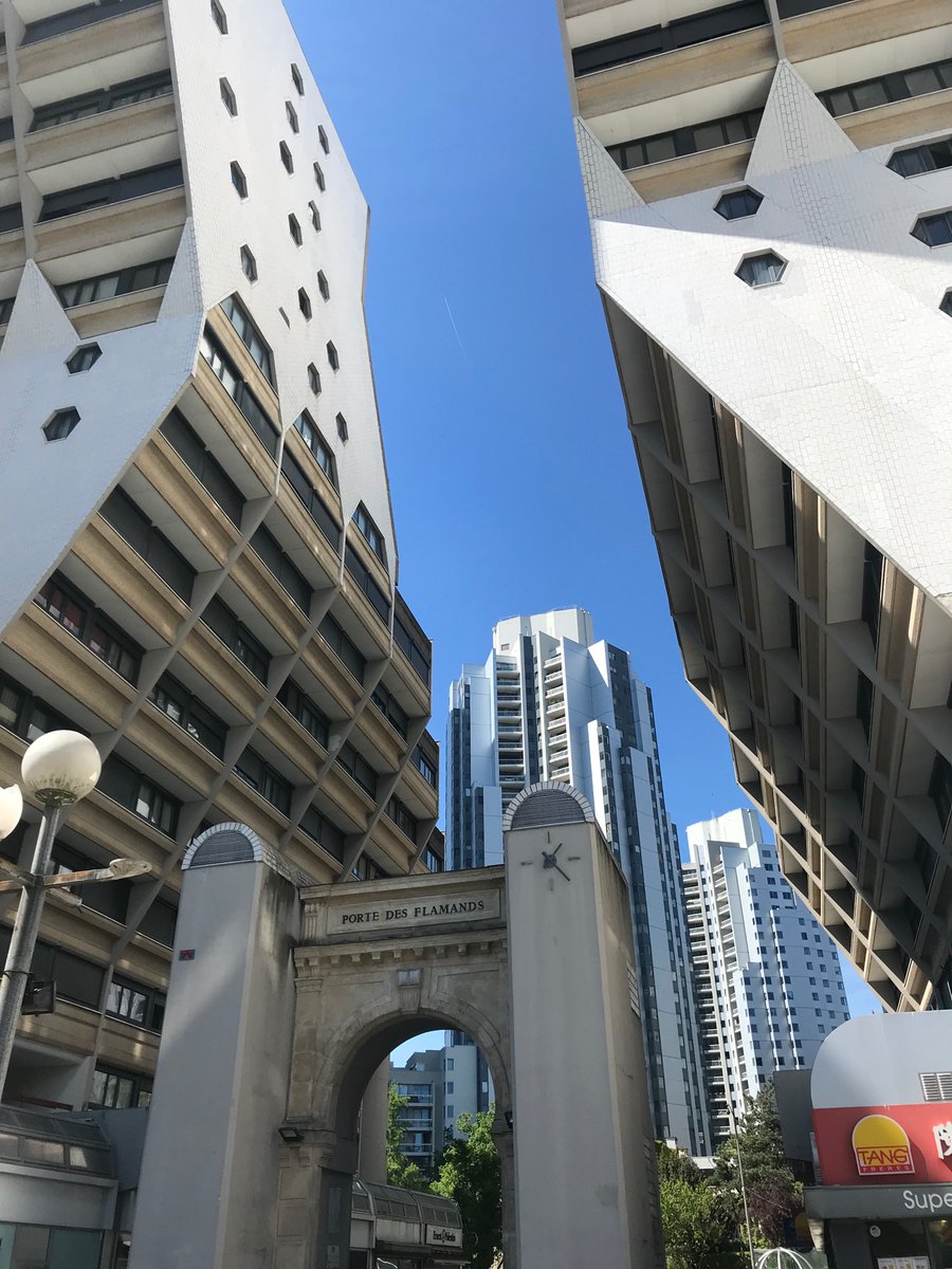 viclehms's tweet image. reminds me of these buildings in Paris