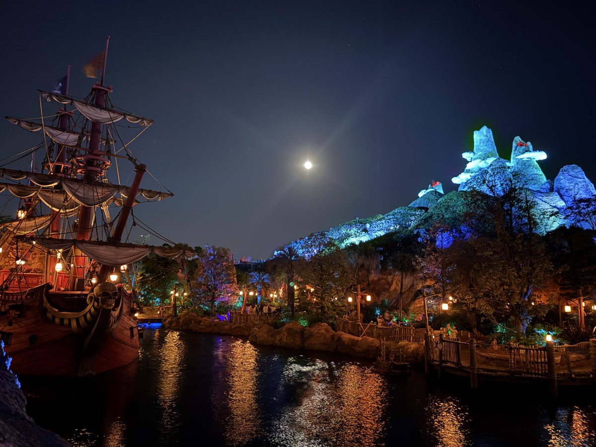 Boo_Po's tweet photo. 久しぶり
ディズニーシー25周年に行ってきた

大雨ー
強風ー
やばかったけど…
ファンタジースプリングス制覇できたし楽しかった💖 https://t.co/NprVgttu8Y