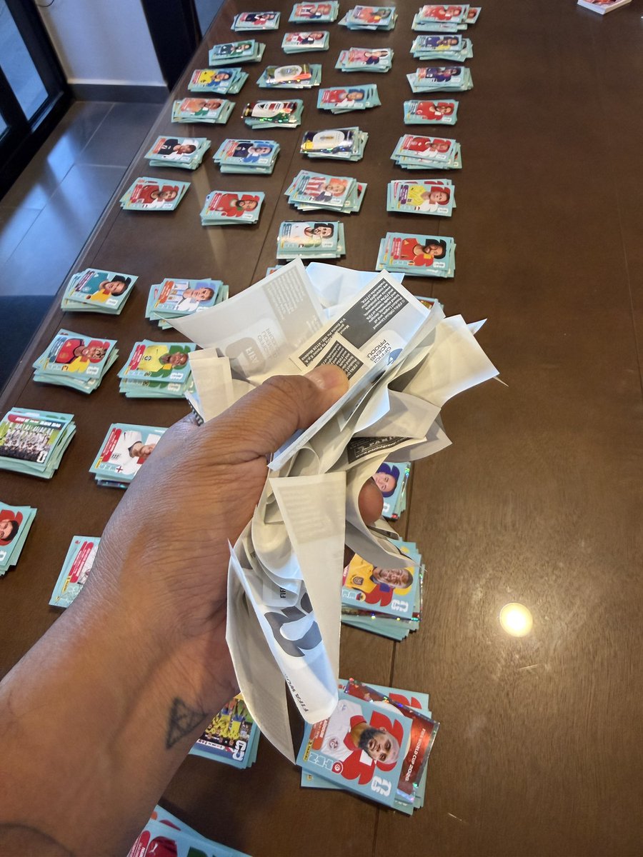 ro_espino08's tweet image. Ya se tardaron los progres en quejarse de que el album de Panini hace mucha basura.

#panini #album