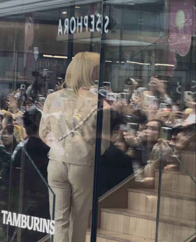 𝙚𝙧𝙞 🧸 ୨ৎ⋆₊˚✩ tweet media