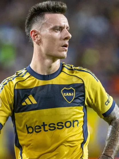 brianfdz7's tweet photo. @FuckSanti los que pueden jugar de lateral izquierdo en boca hoy son: 
lautaro, el de la izquierda. 
ayrton el de la dercha
y malcom el de enmedio https://t.co/Kox49Xo0by