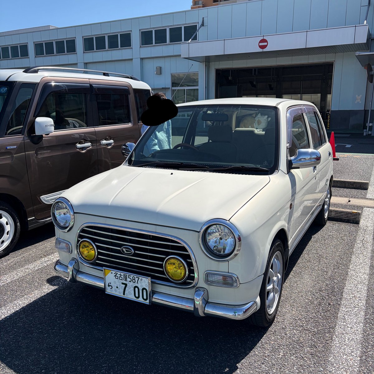 Err0rSh0's tweet photo. ジーノは検1年付10万で拾ってきて3.5万でミニライト化。
アプガレで5000円でOBAステアリング美品ゲット。
プラグ変えてパワステポンプ変えてヘッドカバーパッキン変えて3万。

外装ボロいけど機関絶好調で最高の足車🚗 https://t.co/8wktgS4Nt1
