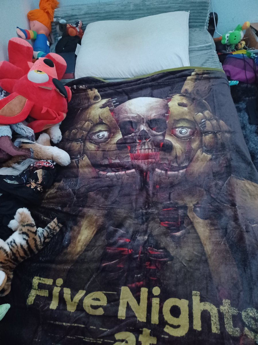 ZenaTigress's tweet image. My favorite serial killer Bunny n.n, as a bed cover, I saw this at Spencer,s at the mall of America looked so sick had to get this ! #fnaf3 #springtrap