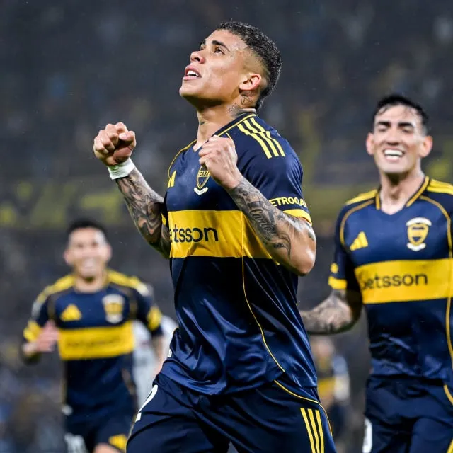 brianfdz7's tweet photo. @FuckSanti los que pueden jugar de lateral izquierdo en boca hoy son: 
lautaro, el de la izquierda. 
ayrton el de la dercha
y malcom el de enmedio https://t.co/Kox49Xo0by