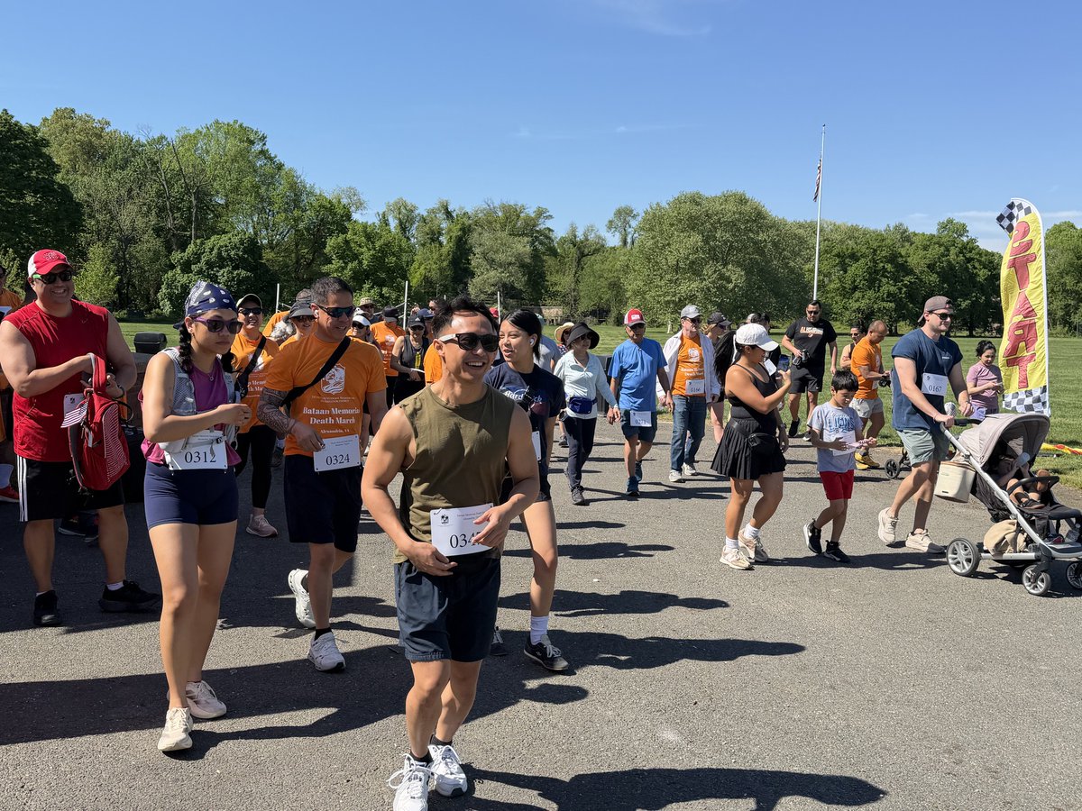 DutyToCountryEd's tweet photo. Each year, the Bataan Memorial Death March draws hundreds of families and friends, young and old alike, to share a common cause: to honor the service and sacrifice of Filipino World War II Veterans.

https://t.co/WlGhAnM58n https://t.co/YUm37pkSF9