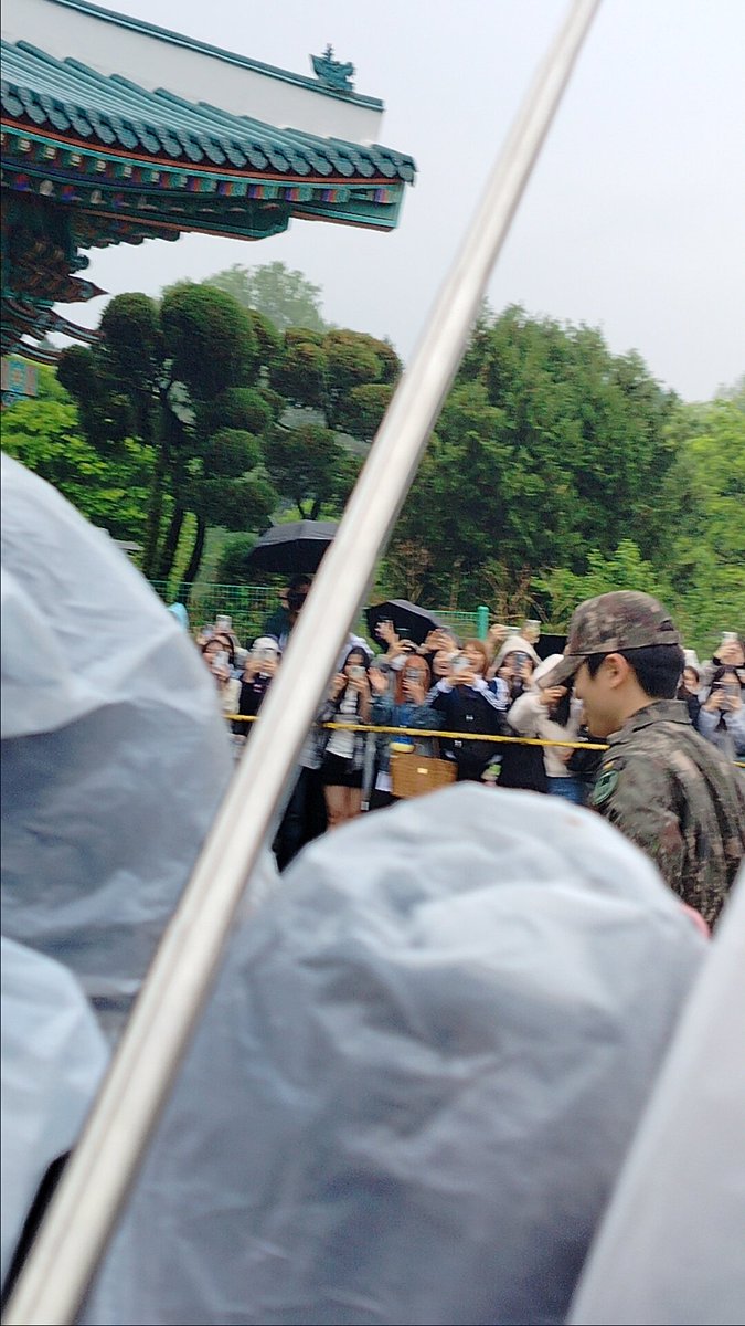 Teve uma hora que o Jaehyun passou bem na minha frente 😭😭😭😭