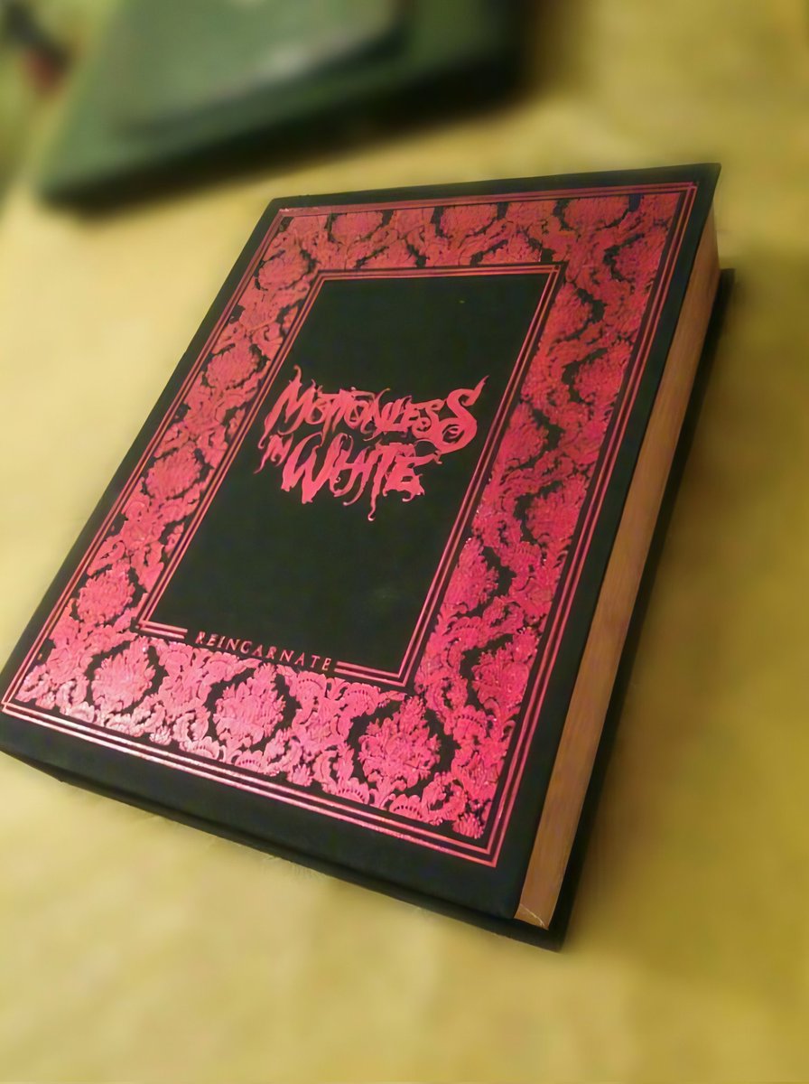 AlexTrusk888's tweet photo. I found this in my old phone! 🥹
I love these things so much! ✨🖤✨
#miwband #motionlessinwhite https://t.co/Z9ikeuMURr