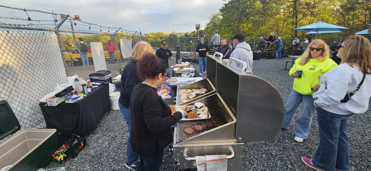 FreeholdTjg's tweet photo. Opening Night at Wall Stadium Speedway! @WallStadium
Huge crowd for the Spring Fling here at the Roar at the Shore! Management has made so many investments of improvements! Family night out racing on the Jersey Shore! #NASCAR #modifieds #racing #wallstadiumspeedway https://t.co/Z3iFSGIUHb