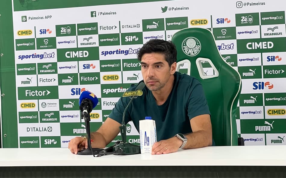 FlamenGOL_81's tweet image. Abel Ferreira na Coletiva após o Jogo:

"Ora pôs.. O Palmeiras como sempre sendo prejudicado pela arbitragem. A bola bateu no Braço do Jon árias, não foi na mão. Culpa do Flamengo"

Kkkkkkkkkkkkkkkkkkkkkkkkkkkk