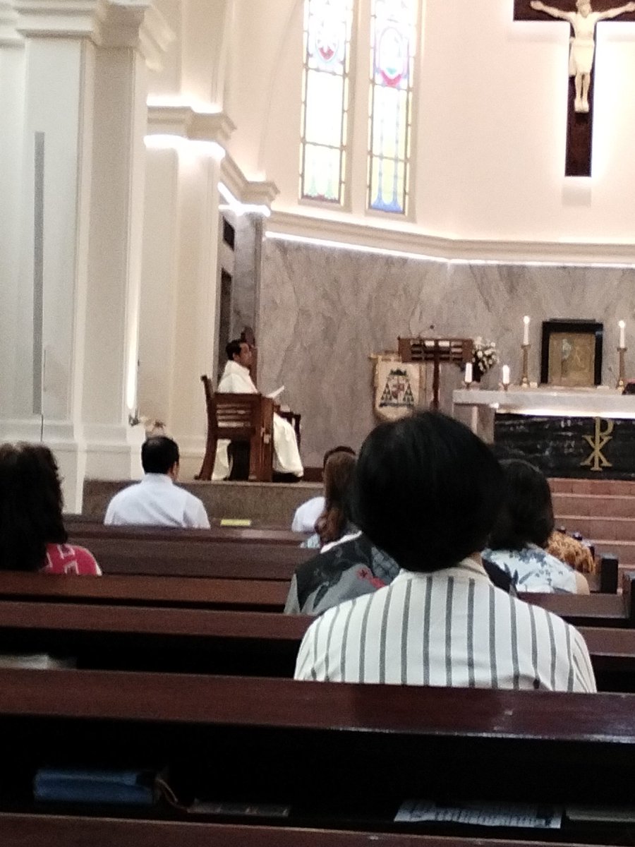 Mr_Ask_Why's tweet image. Two #pastor lead in #Eucharist Sacrament at #Cathedral 🙏
#CatholicTwitter #CatholicX