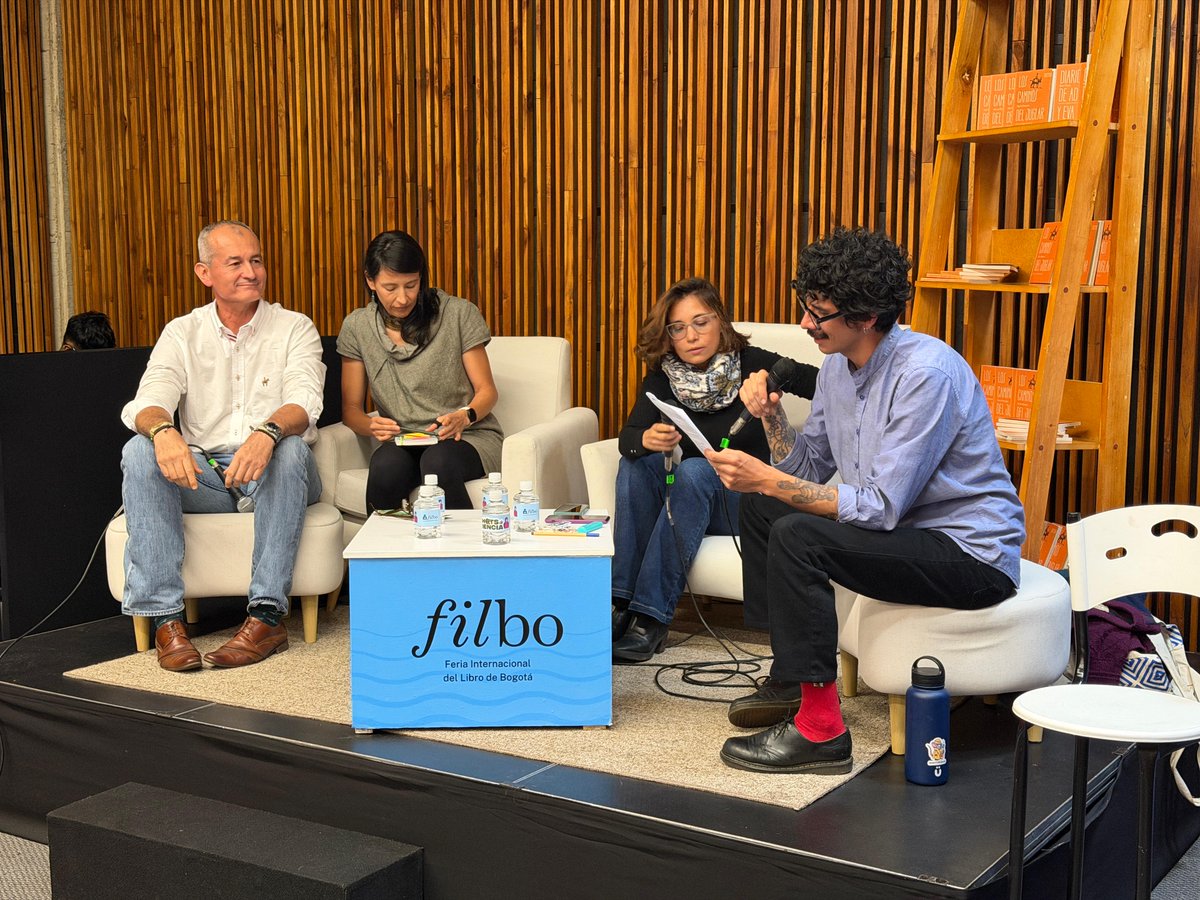 InstitutoSINCHI's tweet photo. Este diálogo se desarrolla en el marco de la próxima publicación del libro Los peces olvidados de la Amazonia. Descubre la biodiversidad acuática más sorprendente del planeta, una obra que busca visibilizar la riqueza íctica de la región y abrir nuevas reflexiones sobre su conocimiento, conservación y uso sostenible 📘

#CienciaParaLaVida #InstitutoSINCHI #BiodiversidadAcuática #filbo2026