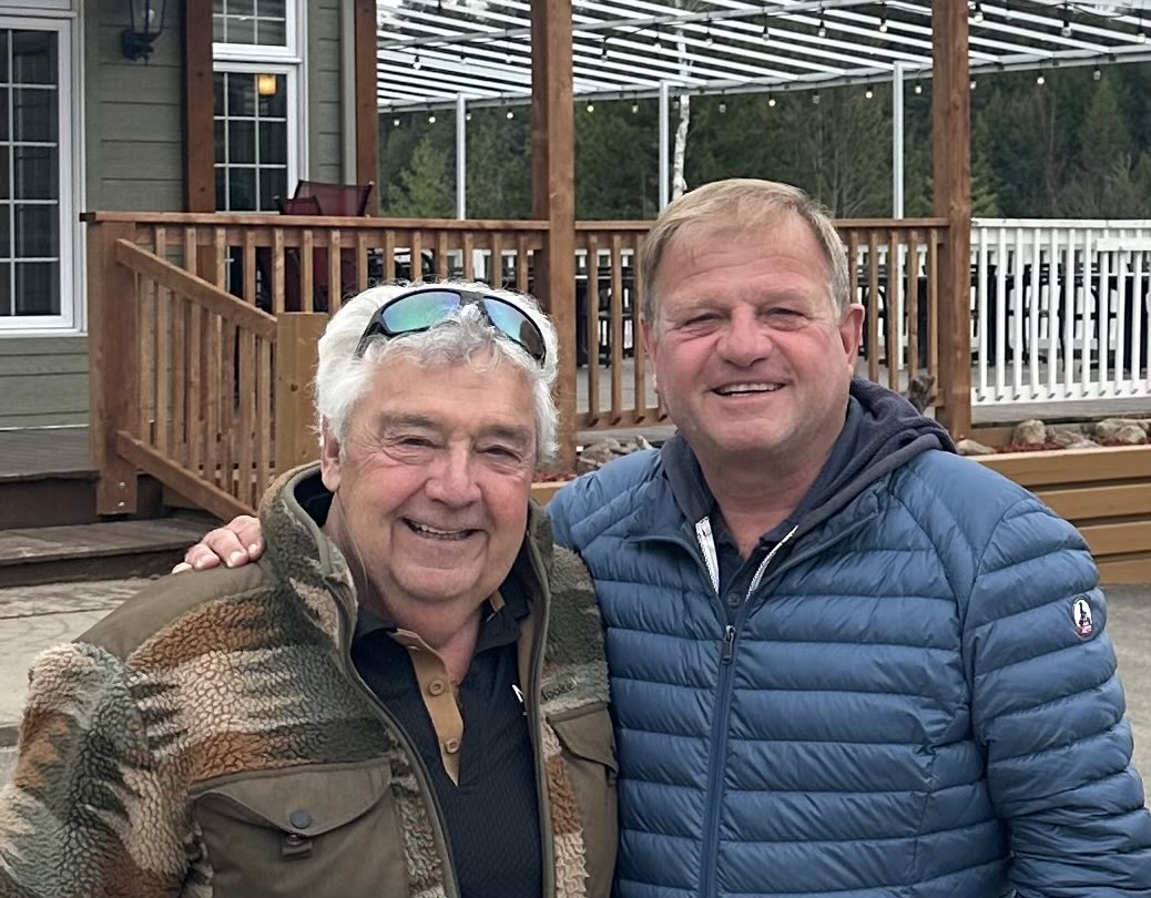 patricebegay's tweet image. 1  grande marque se construit pierre après pierre pour ensuite l’installer sur le toit du monde .Il y a 2 cadeaux que nous devrions  offrir à nos enfants : des racines et des ailes Sam Walton 1 sacré entrepreneur qui a eu une vision et la volonté d’en faire une réalité #Walmart