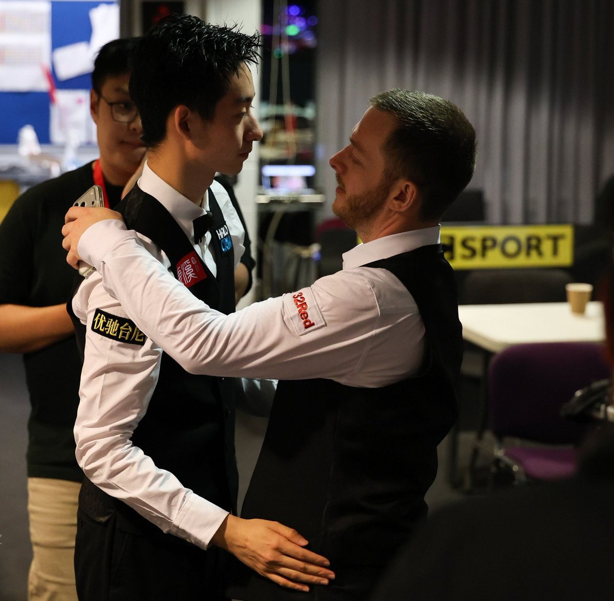 Snooker147Lover's tweet image. You may not always like Mark Allen’s style of play, but you have to respect the man for that honest interview and his behaviour after one of the most painful defeats we’ve ever seen.
 Very well done.🤝👏

#WorldChampionship @pistol147
