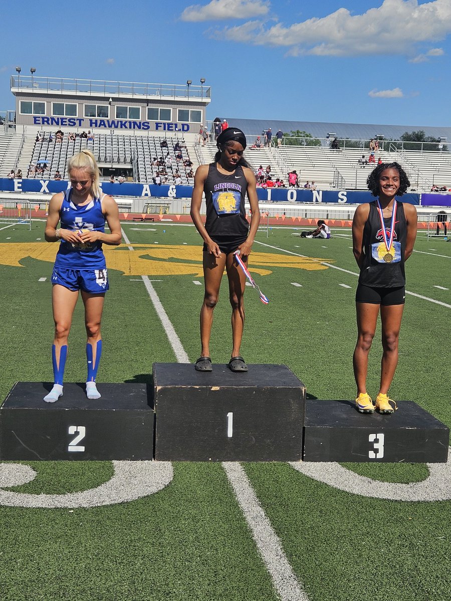 Life Mustang Track tweet media