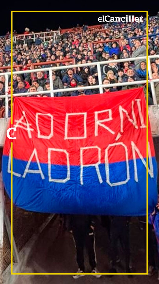[DEPORTES] "Adorni ladrón": la bandera que apareció en el Nuevo Gasómetro contra el jefe de Gabinete. 📸