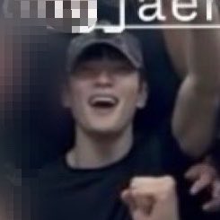뷔♡ tweet media