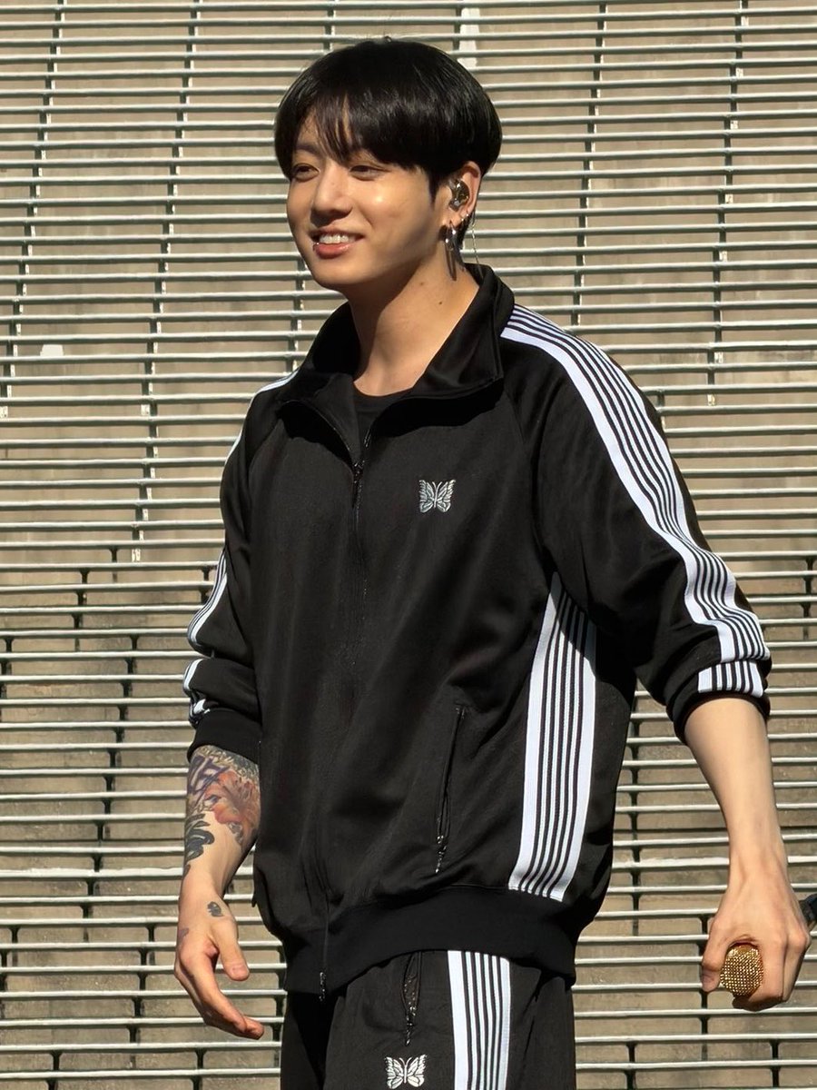 JJK_VotingTeam's tweet image. ‼️Ending soon on 5/30, let’s pick up the pace. We need more votes on web and app🙏🏻

RT/Reply 
#NETIZENSCHOICE #JUNGKOOK for Most Handsome Man Alive #MHMA2026 #MHMA2026JUNGKOOK
@thenreport 

🗳️Vote hourly on web🔗 netizenschoice.com/vote/poll/the-…

📱Collect and vote on app