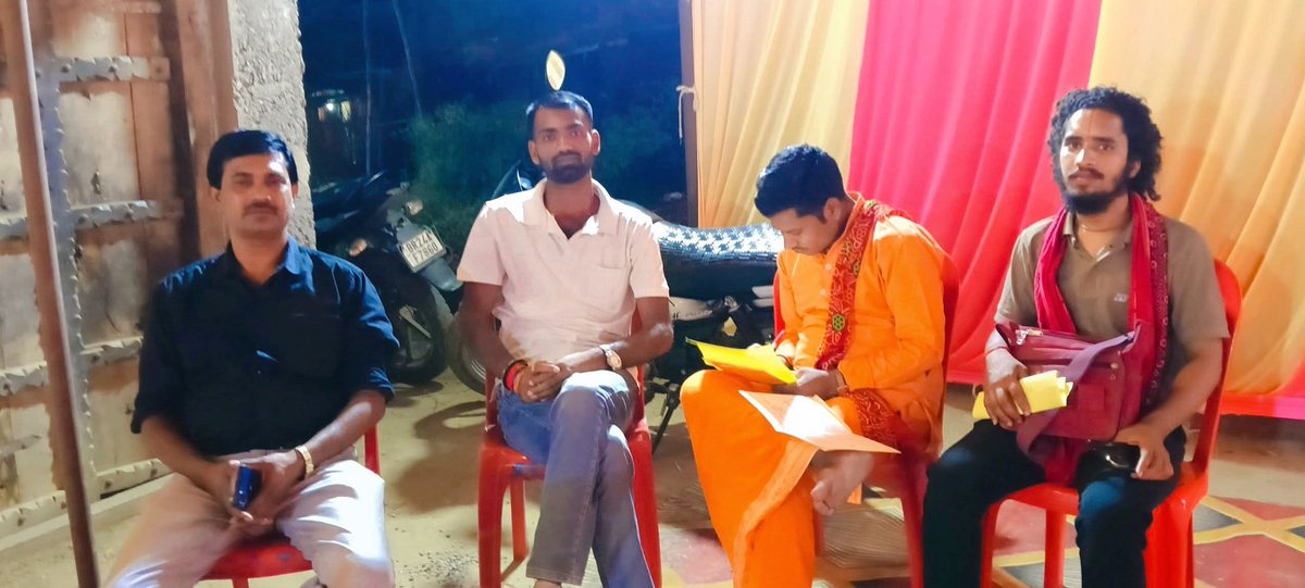 DK9110056038's tweet image. हुसैनाबाद अपने पंचायत जमुआ अंतर्गत ग्राम अमही में लाल बिहारी पासवान जी के पुत्र के तिलक समारोह में शामिल हुआ 
#hilights #followers