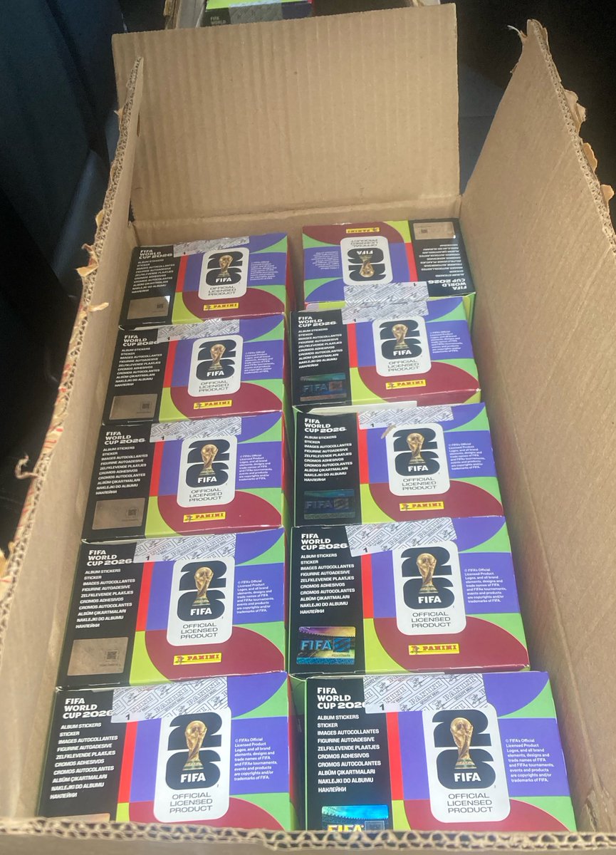 gomezjuansebas's tweet image. Así voy con el álbum #Panini 

-1 caja
-5 intercambios
-10 solo sobres sueltos comprados

Inversión al momento: COP$550.000

-73% completado
-715 láminas que sirven
-265  faltantes (NO CUENTAN LAS DE COCA COLA) 
-117 repetidas para cambiar 

¿Cómo van ustedes?