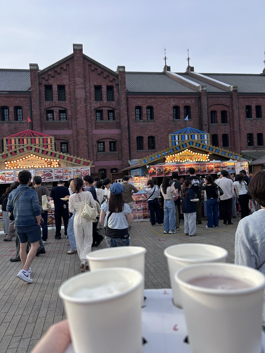 mitsutea's tweet image. 【お取引様ご紹介】spiral market 横浜。赤レンガ倉庫店様。

私はワンちゃんの散歩を兼ねて、ジョギング🏃しながらお伺いしました♪

横浜の海沿いは、本当に持ちが良い！

赤レンガ倉庫では、ヨコハマフリューリングフェストという、ドイツのビール🍻祭りを開催中！

#赤レンガ  #spiral