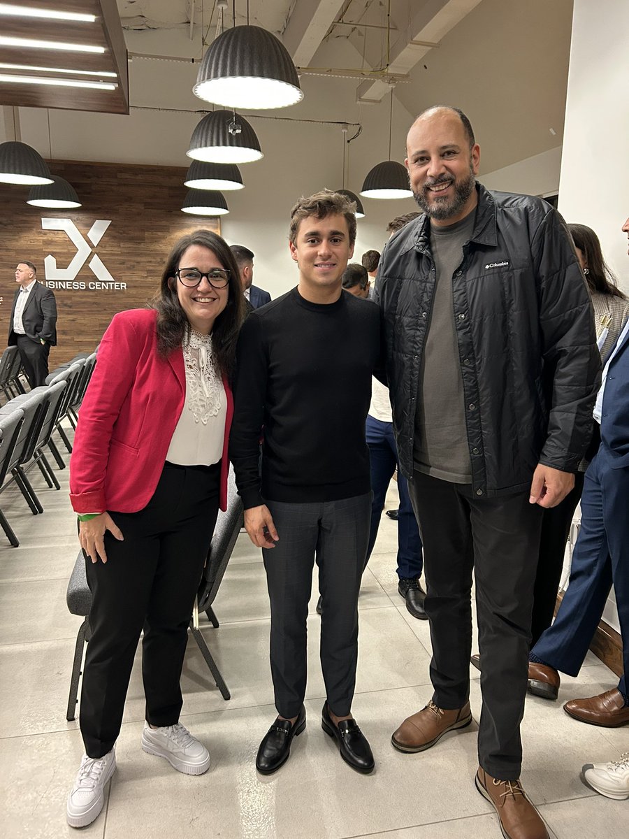 nessaalmada's tweet photo. Você é gigante @nikolas_dm , não apenas por sua influência, mas pelo seu caráter e integridade nesse lamaçal que é a política atual do nosso país. 
Prossiga, persevere. Aqui tem alguém orando por você e sua família. 🙏🏼🇧🇷 https://t.co/lTqZOAHw7G