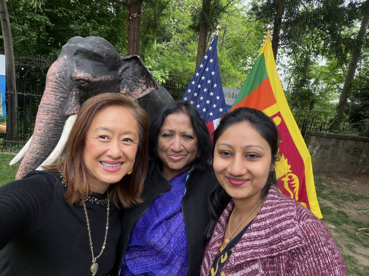 JulieChungUSA's tweet photo. Lovely to meet new &amp; old friends of Sri Lanka https://t.co/R5rCP1kMqC