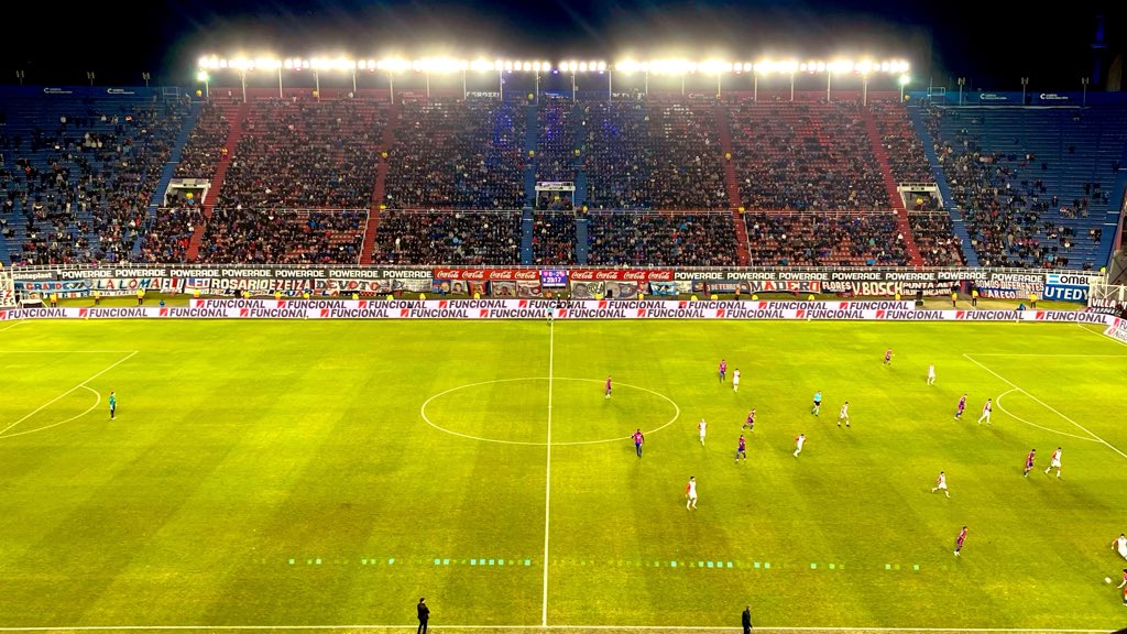 AlcainG's tweet photo. El Rojo a octavos! Golpeó en los momentos justos con 2 muy buenos goles y le ganó una final a San Lorenzo. Gol y asistencia de Gutierrez, Ávalos le ganó todo a Romaña y Rey apareció cuando lo llamaron.
Cuando SL encontró el descuento terminó sufriendo.
Ahora Argentinos o Central. https://t.co/XNsm7FCUQD