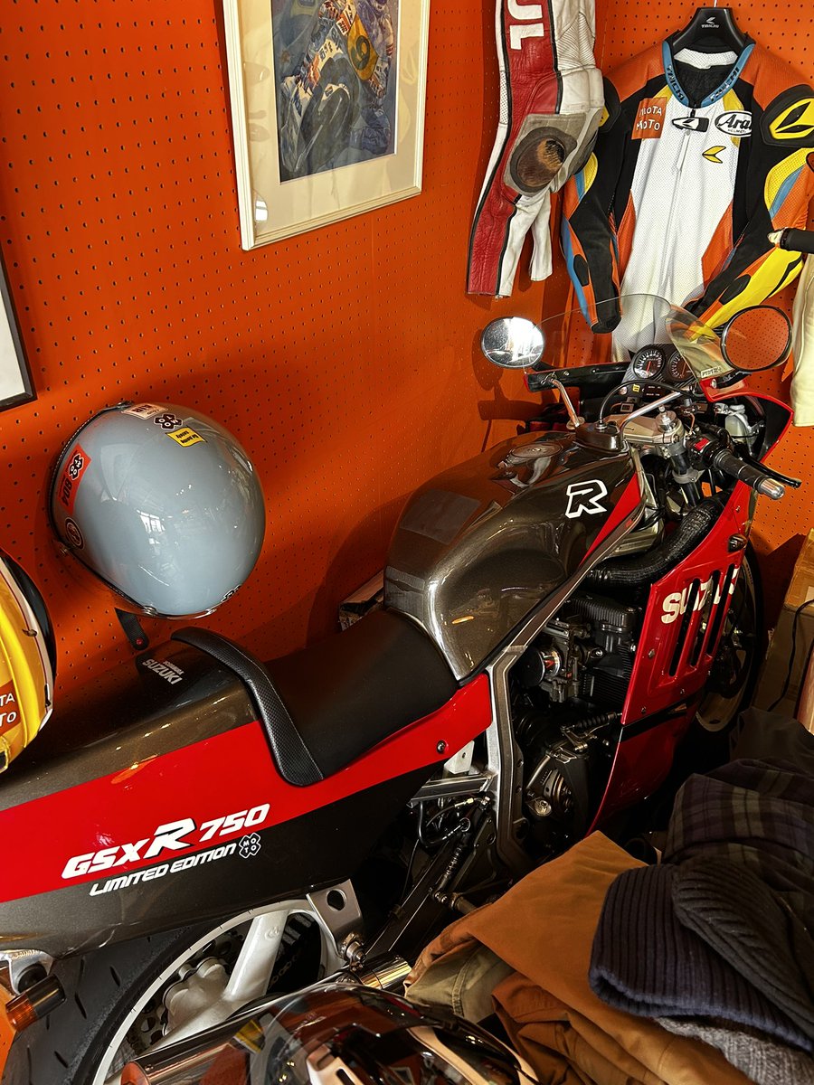 ktm31love's tweet image. 昨日は天気も良く午後の予定がぽっかり空いてしまったので、前から行きたかった三浦のカフェ「PILOTA MOTO」へ行ってきました。ここは皆さんご存知の元GPライダーの辻本さんのお店です。
#ピロータモト
 #辻本聡 
#MotoGP