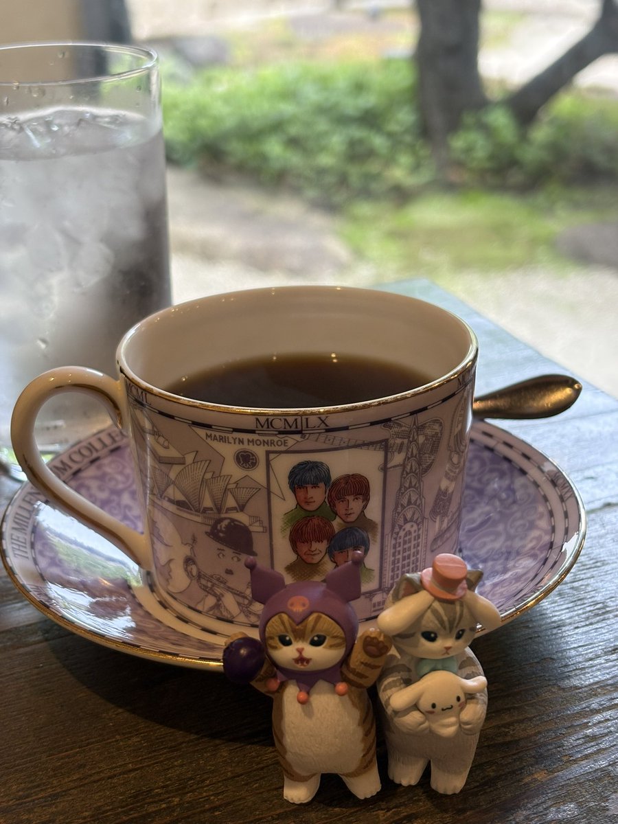 いつもの古民家カフェ
こちらはウェッジウッド
この4人はビートルズよね？