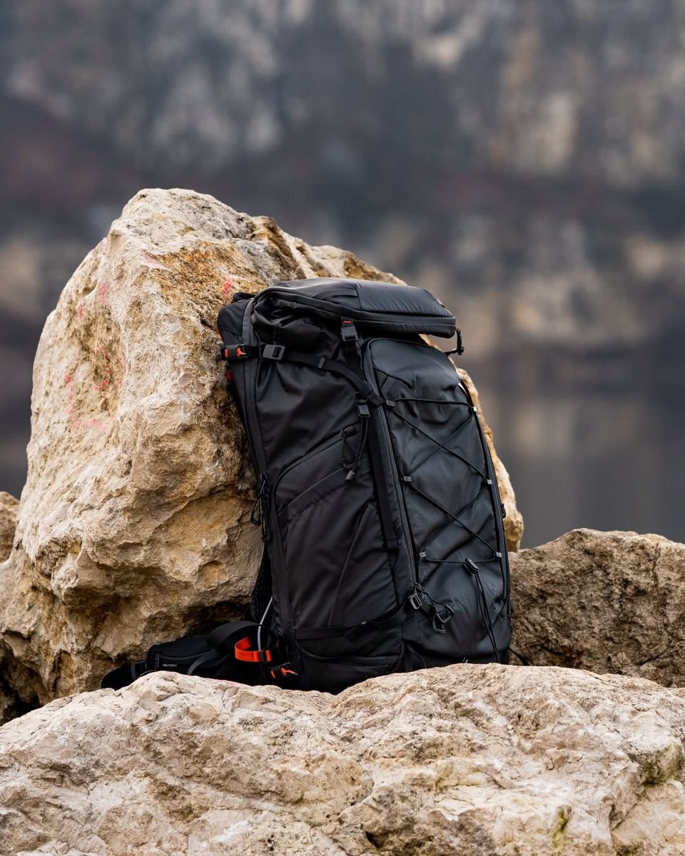 PGYTECH_global's tweet photo. Black on white. Every detail revealed.
The OnePro Flex Backpack in Black rests on fresh snow — zippers, straps, fabric, and flex zones all on display. Built for cold. Designed for creators. 🎒✨
📸: @adrianaugustyn_foto
#PGYTECH #MakeCreationEasier #OneProFlex #CameraBackpack https://t.co/NLRGwZWNle