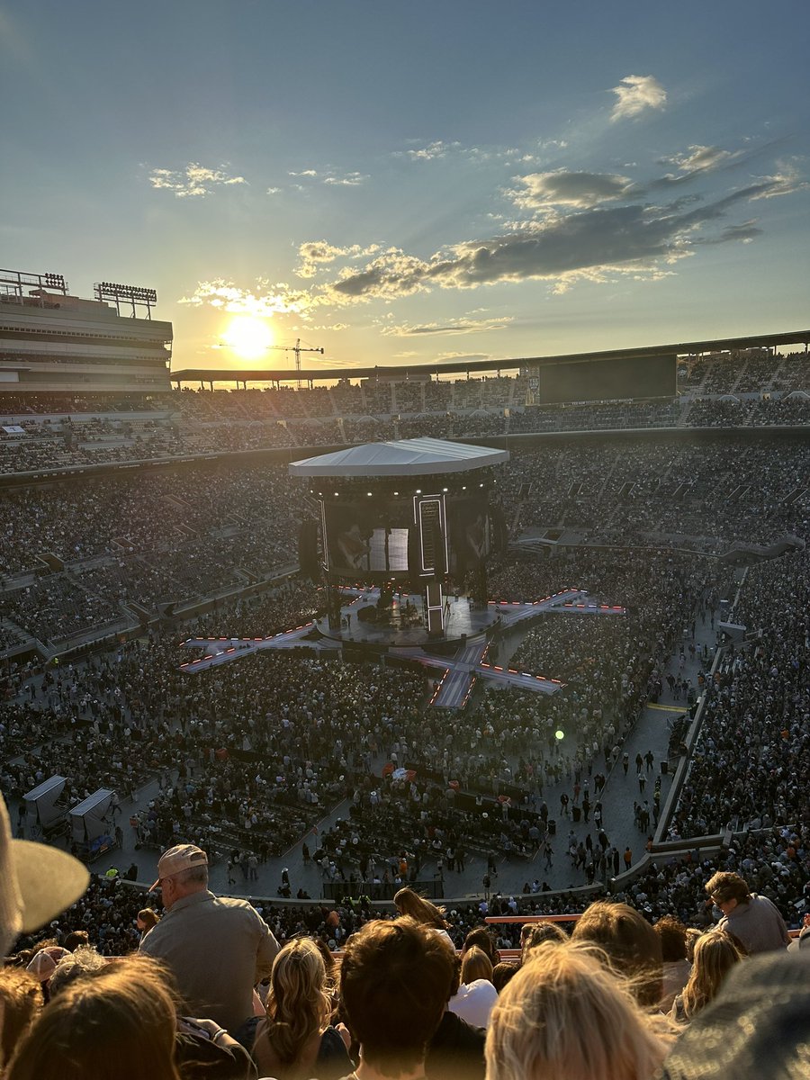 Section dox at Luke Combs